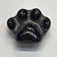 Load image into Gallery viewer, Paw magnet