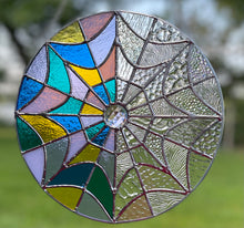 Load image into Gallery viewer, Tiny web made with bullsyse transparent glass, 10” diameter