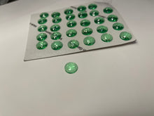 Load image into Gallery viewer, 11mm green uranium faceted