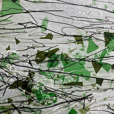 B4325 bullseye clear with green fractures & green streamers 90 COE