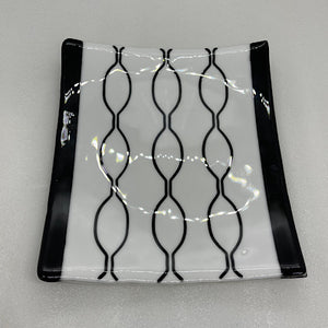 black & white concave dish, 9.5" x 8.25"