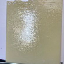 Load image into Gallery viewer, B013730 bullseye french vanilla opal 90 COE 8.75 X 10.25