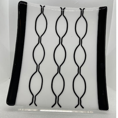 black & white concave dish, 9.5